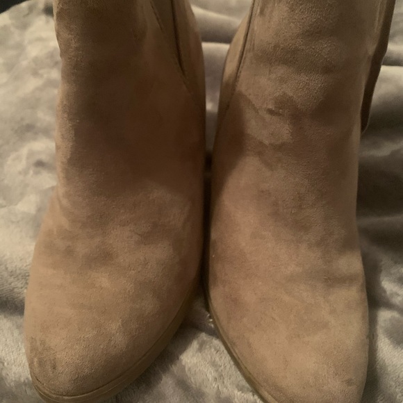 Tan booties worn once size 8 - Picture 2 of 4